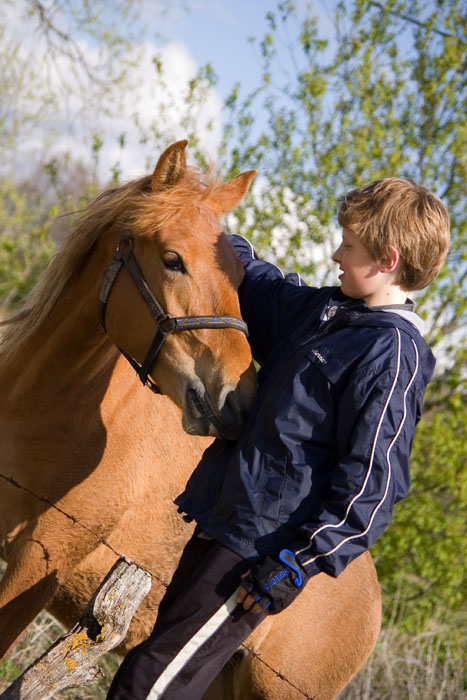 Poiss ja hobune.
